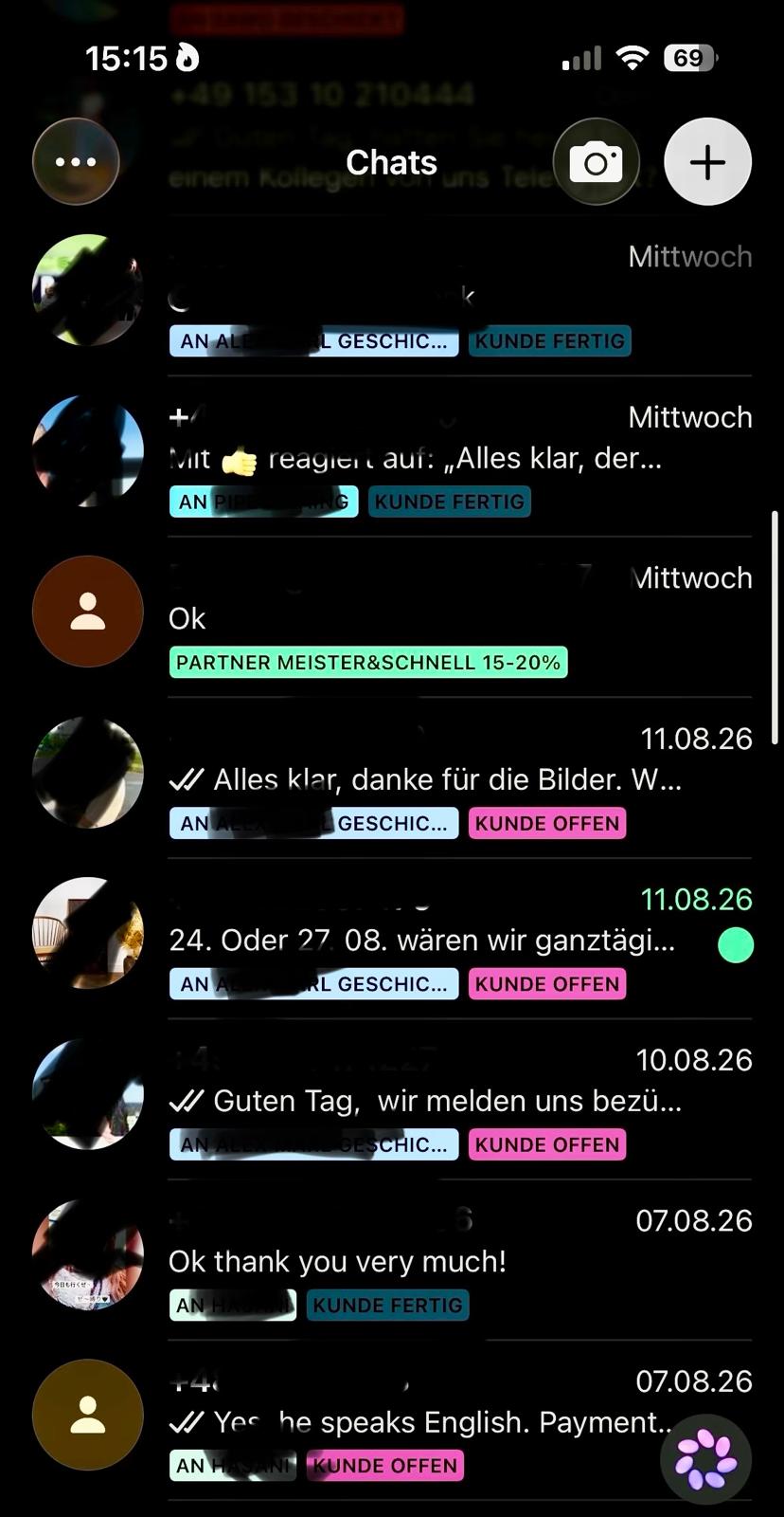 WhatsApp-Übersicht mit markierten Kundenaufträgen